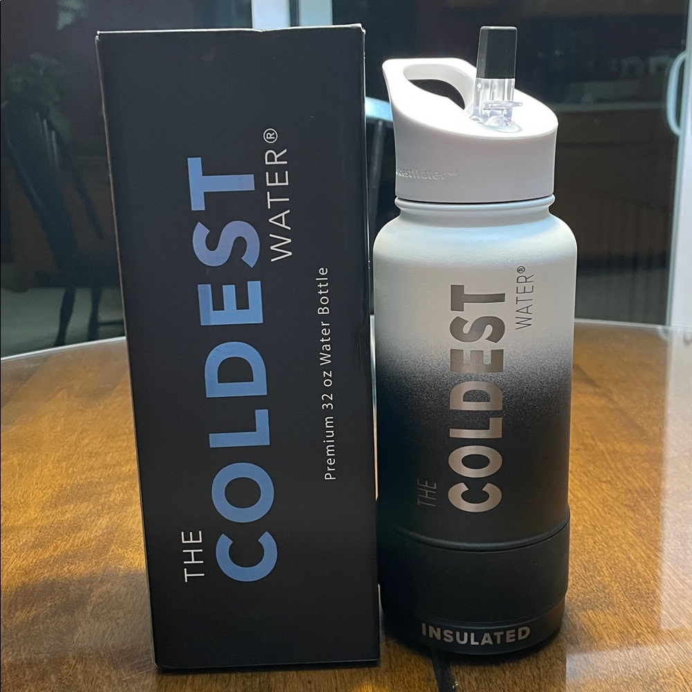 The Coldest Water Insulated Bottle 32oz.  Hyperspace White